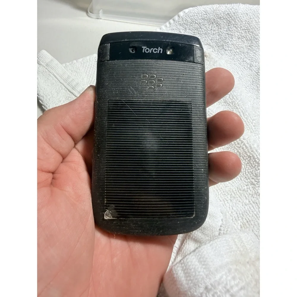 BlackBerry 9800 Torch AT&T Slider Smartphone 3G – Powers On SIM Card No SD Card